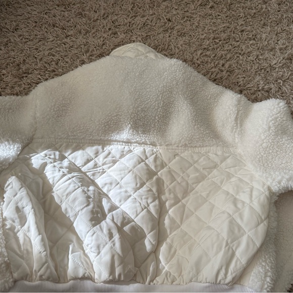 Alo Yoga Sherpa Edge Bomber Jacket size XS - Picture 3 of 7